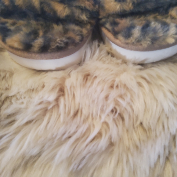 Koolaburra Slides VGUC Size 8 - Picture 3 of 9